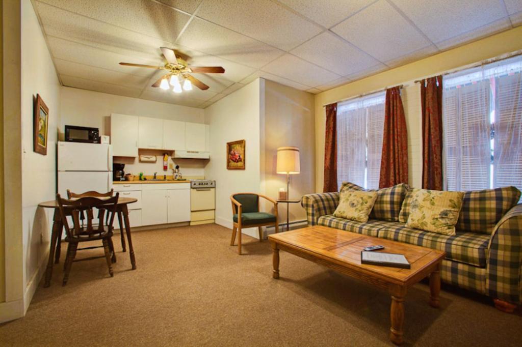 Suites On Main Margaretville Room photo