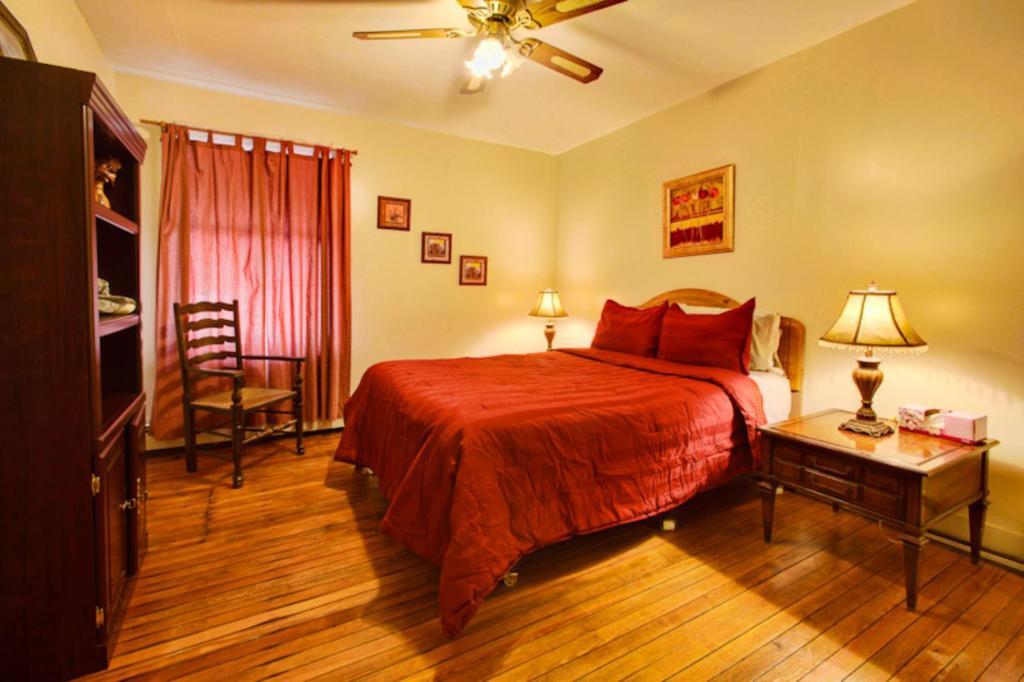 Suites On Main Margaretville Room photo